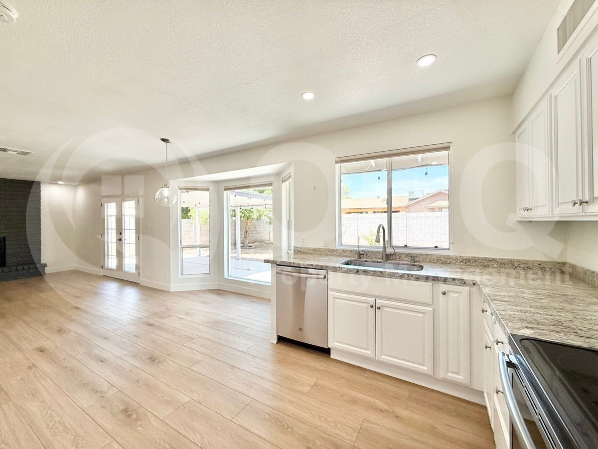 1744 W Mohawk Ln - Photo 6 of 26