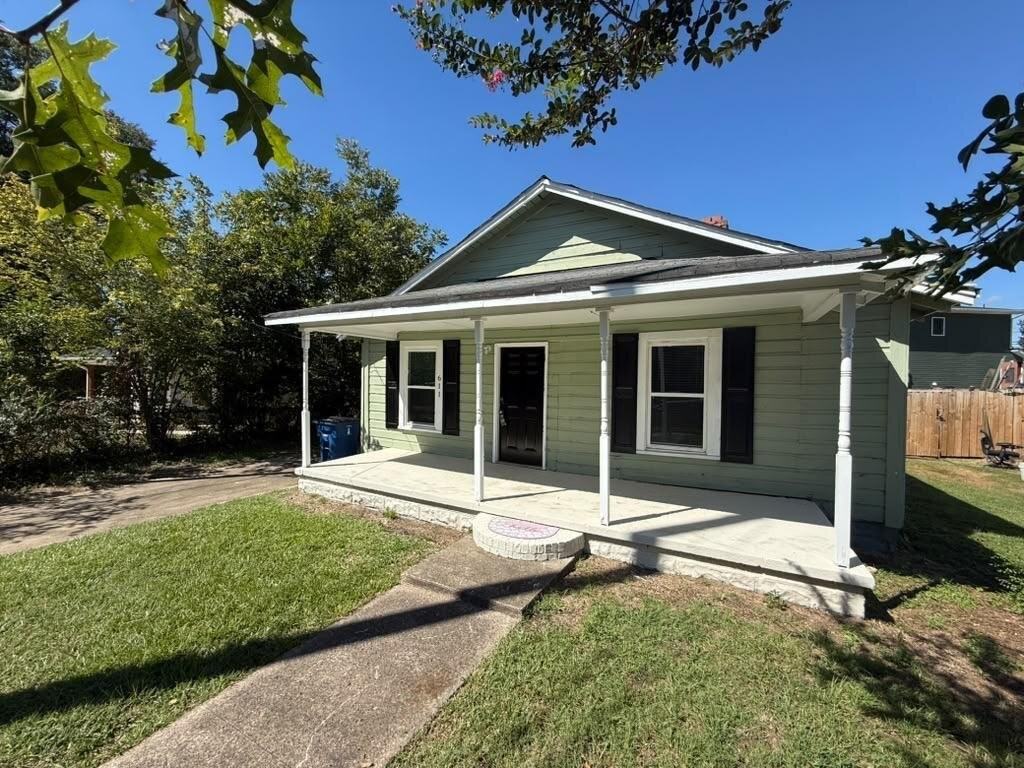 611 Buffalo St - Photo 2 of 17