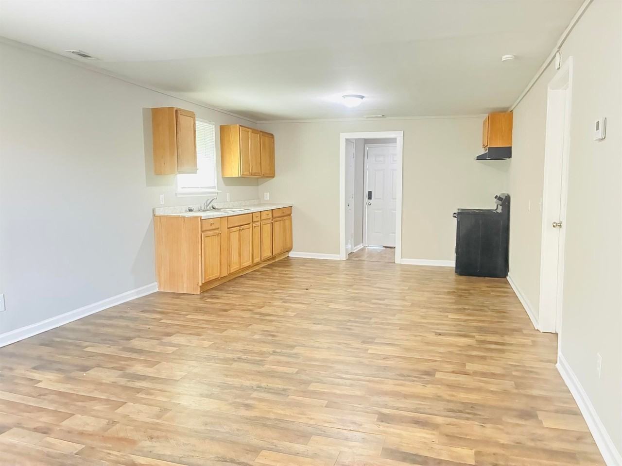 611 Buffalo St - Photo 3 of 17
