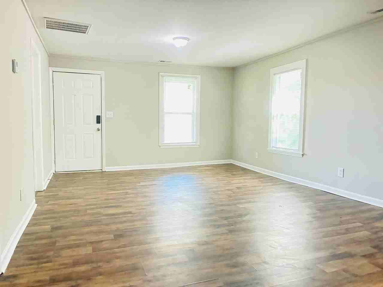 611 Buffalo St - Photo 5 of 17