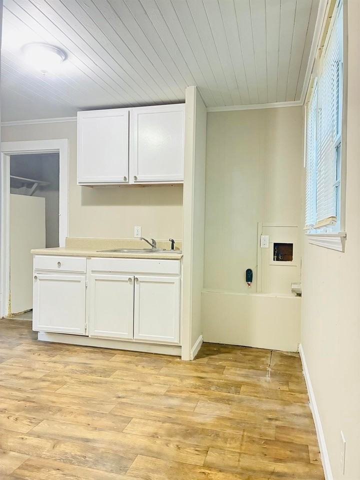 513 Wardell St - Photo 3 of 14