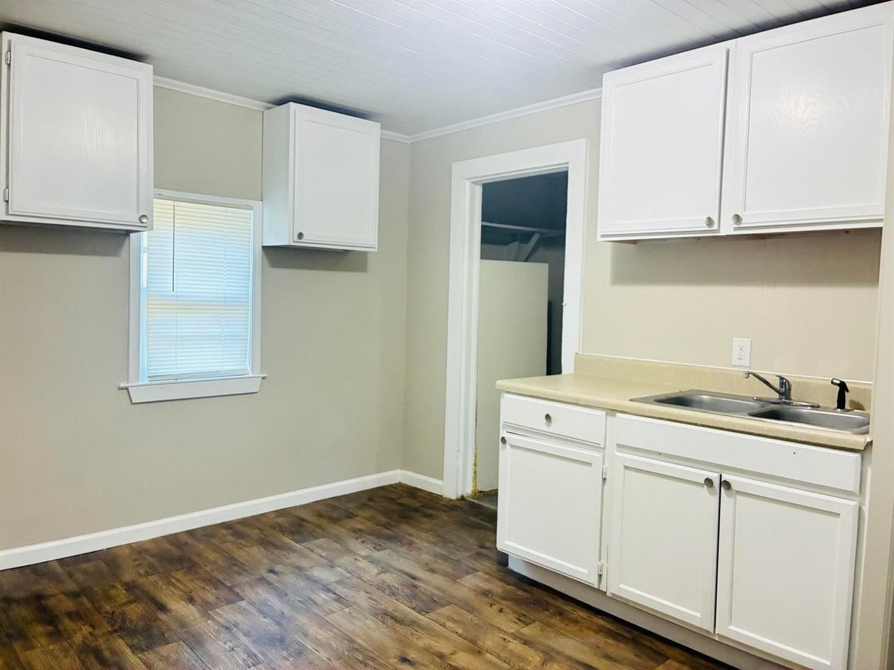 513 Wardell St - Photo 4 of 14