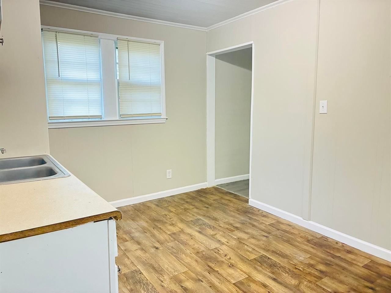 513 Wardell St - Photo 5 of 14