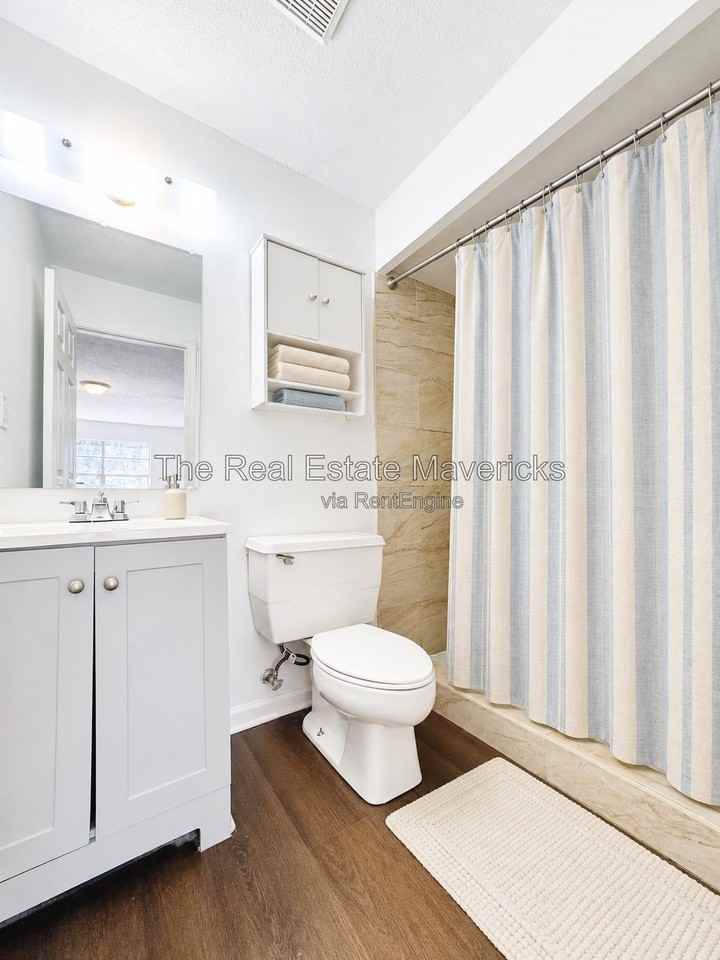 925 Shallowford Rd #8 - Photo 7 of 18