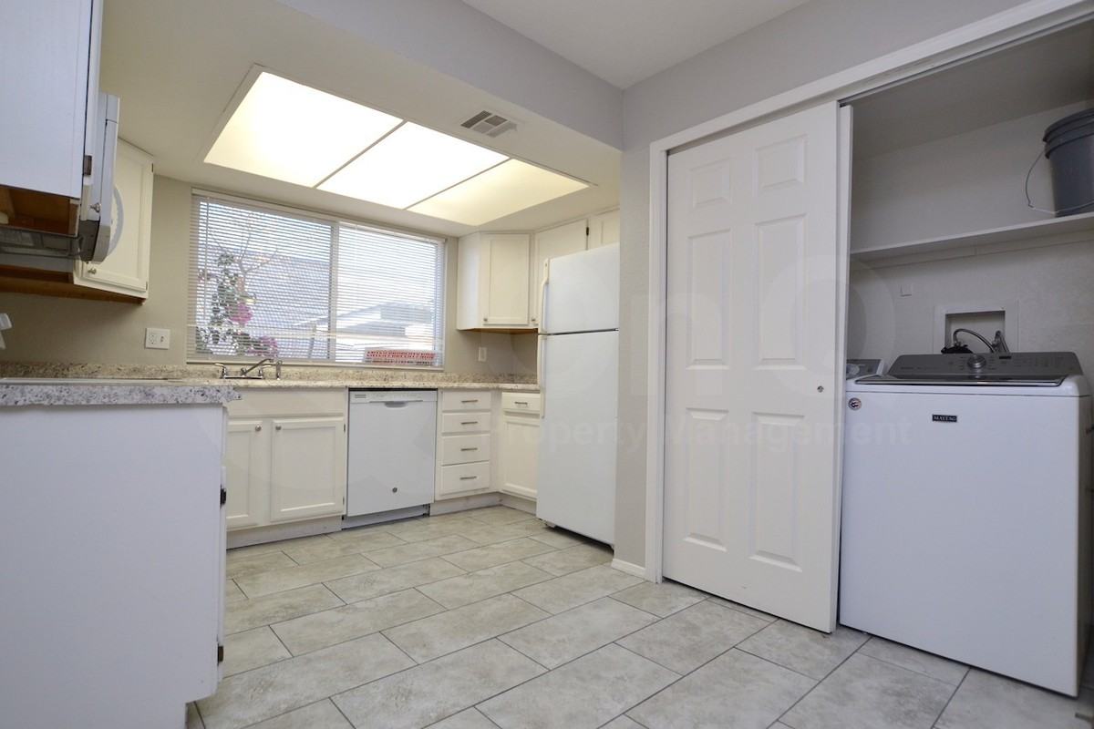 10821 N 15th Ln #2 - Photo 2 of 12