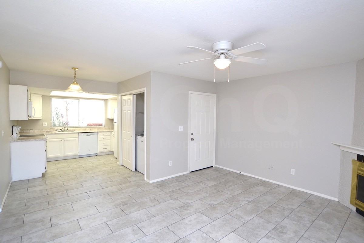10821 N 15th Ln #2 - Photo 3 of 12