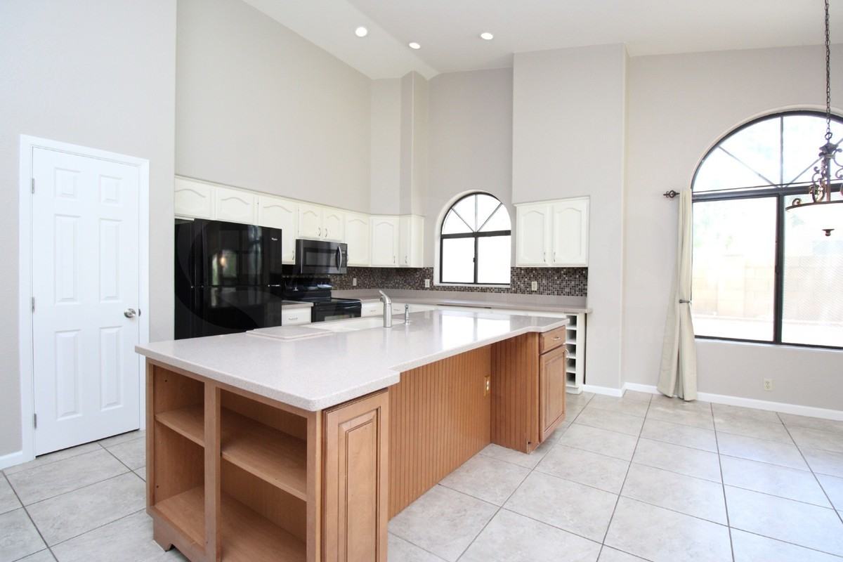 2011 E Lodge Dr - Photo 3 of 25