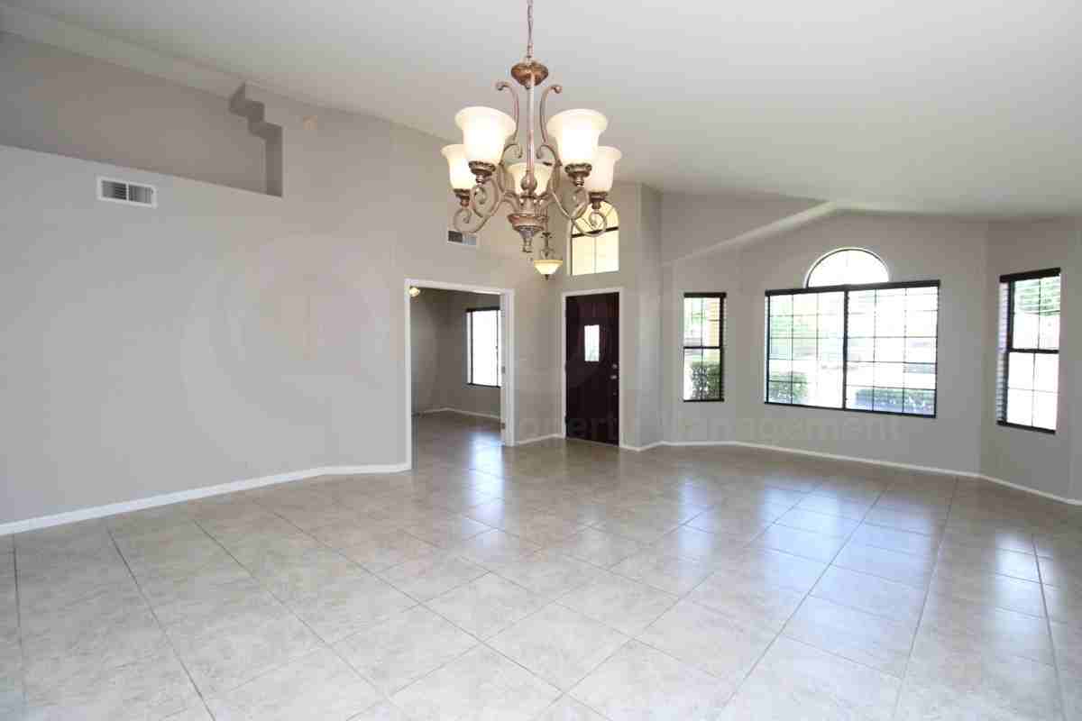 2011 E Lodge Dr - Photo 6 of 25