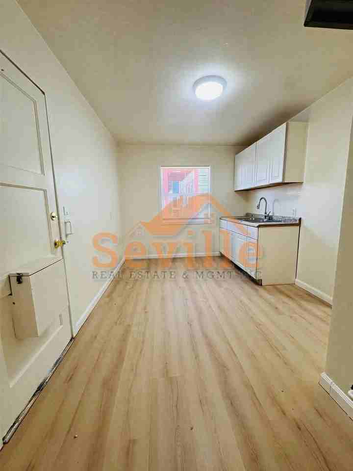 1814 Chestnut St - Photo 2 of 7
