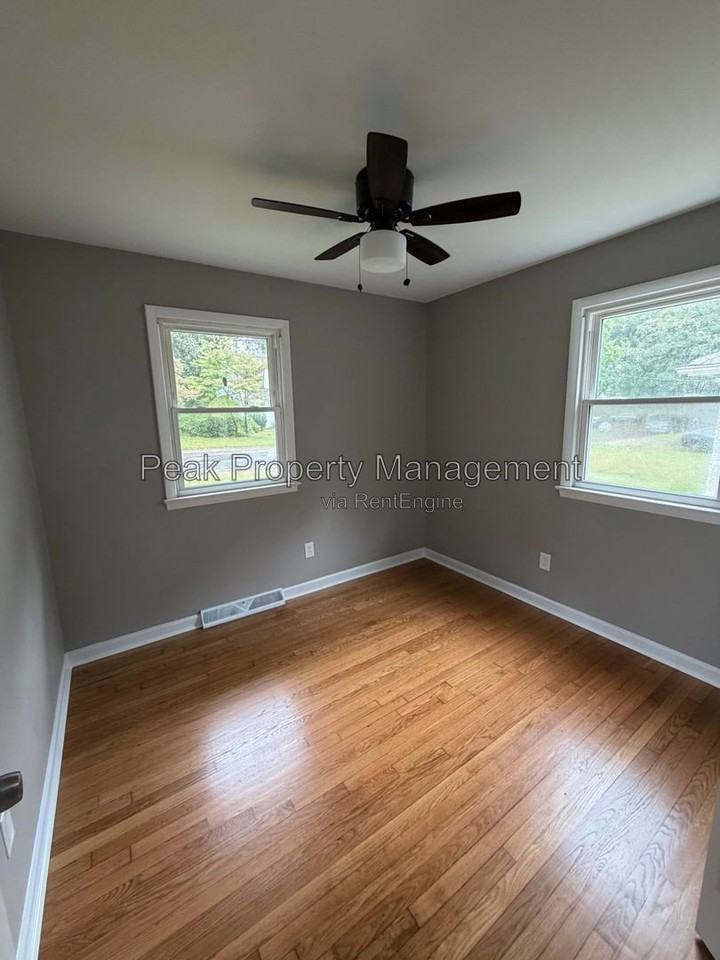502 S 19th Ave - Photo 4 of 8