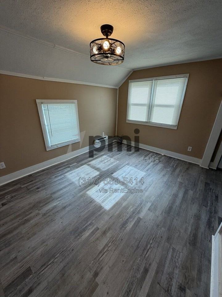 1023 E 8th St #3