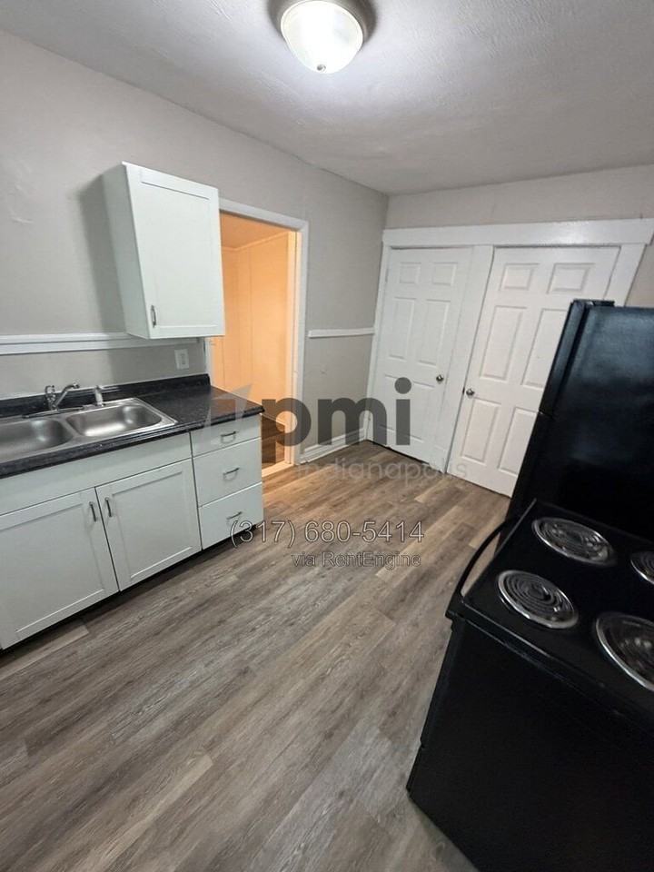 1327 W 32nd St - Photo 7 of 24