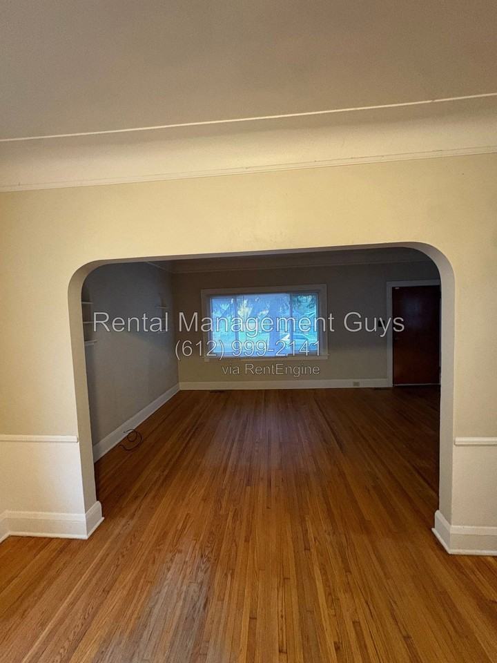 1610 Sheridan Ave N - Photo 5 of 20