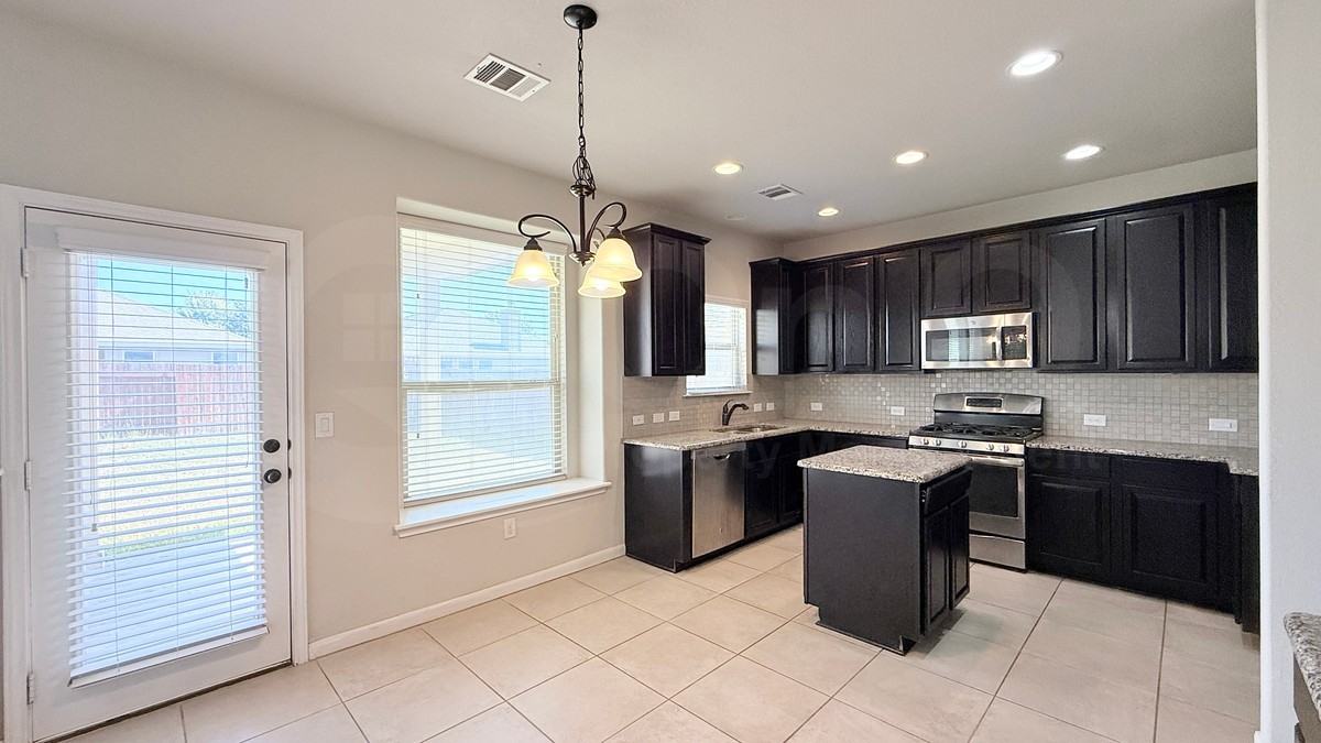 1217 Rock Mill Ln - Photo 7 of 25