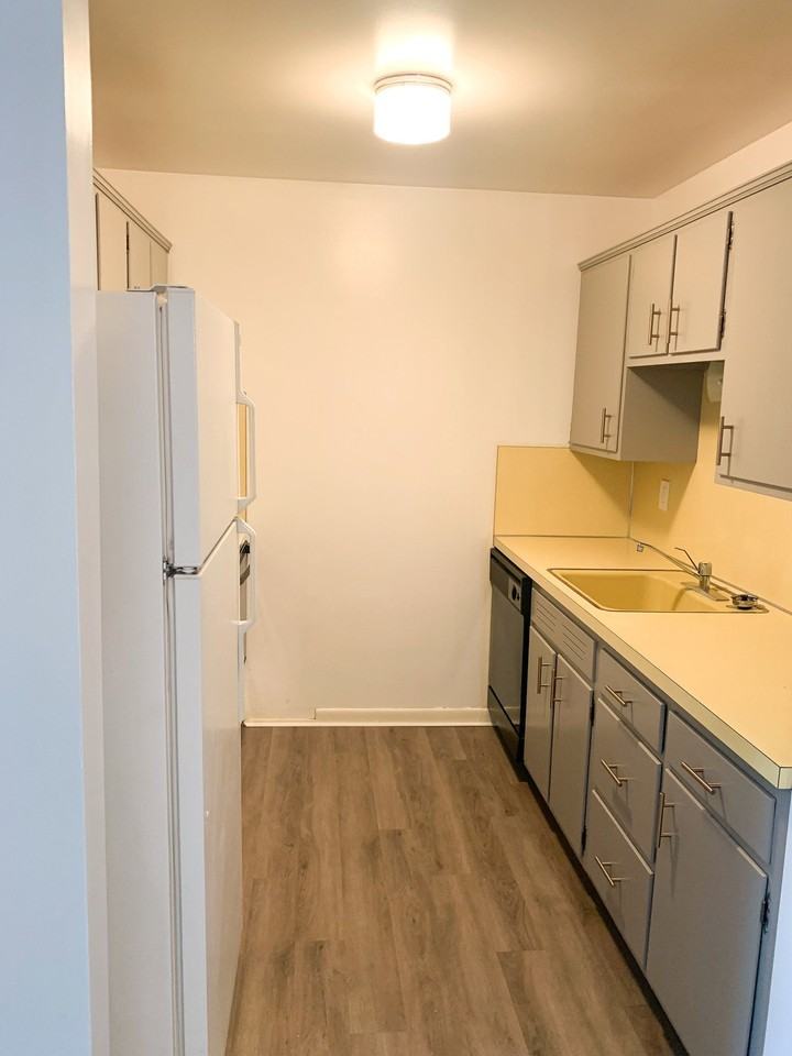 302 Lincoln Ave #4 - Photo 2 of 11