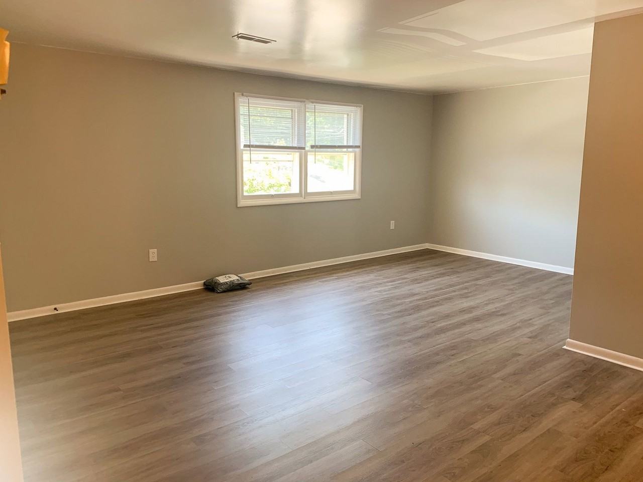 302 Lincoln Ave #4 - Photo 3 of 11