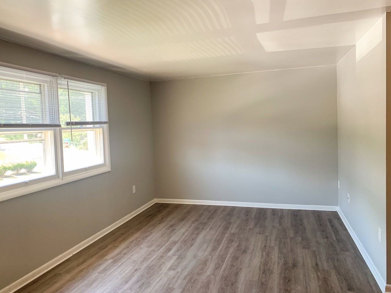 302 Lincoln Ave #4 - Photo 4 of 11