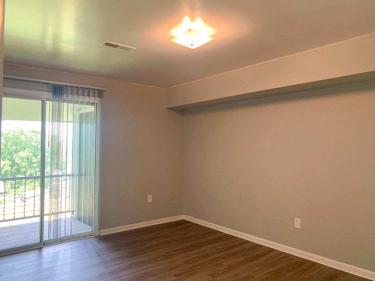 302 Lincoln Ave #4 - Photo 5 of 11
