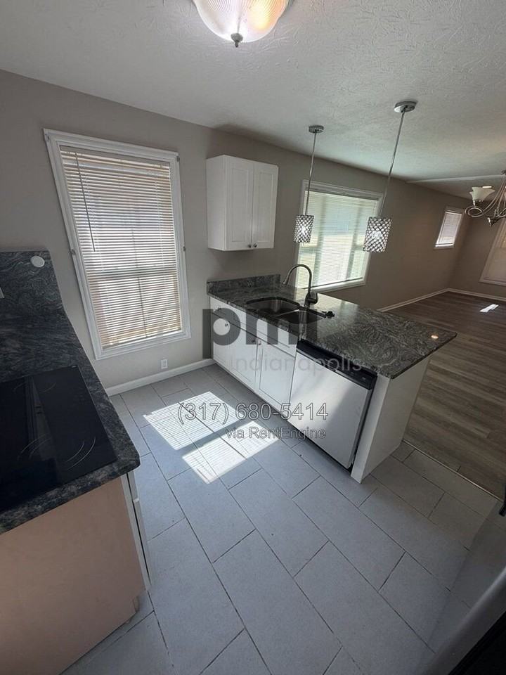 2139 Sugar Grove Ave - Photo 7 of 40