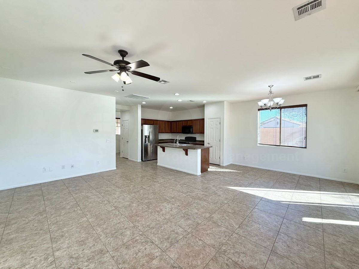 3828 S Vineyard Ave - Photo 7 of 25