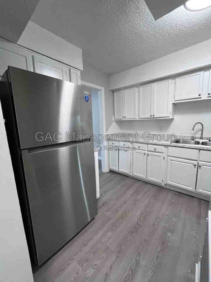 4349 Grove Ave #D - Photo 3 of 15