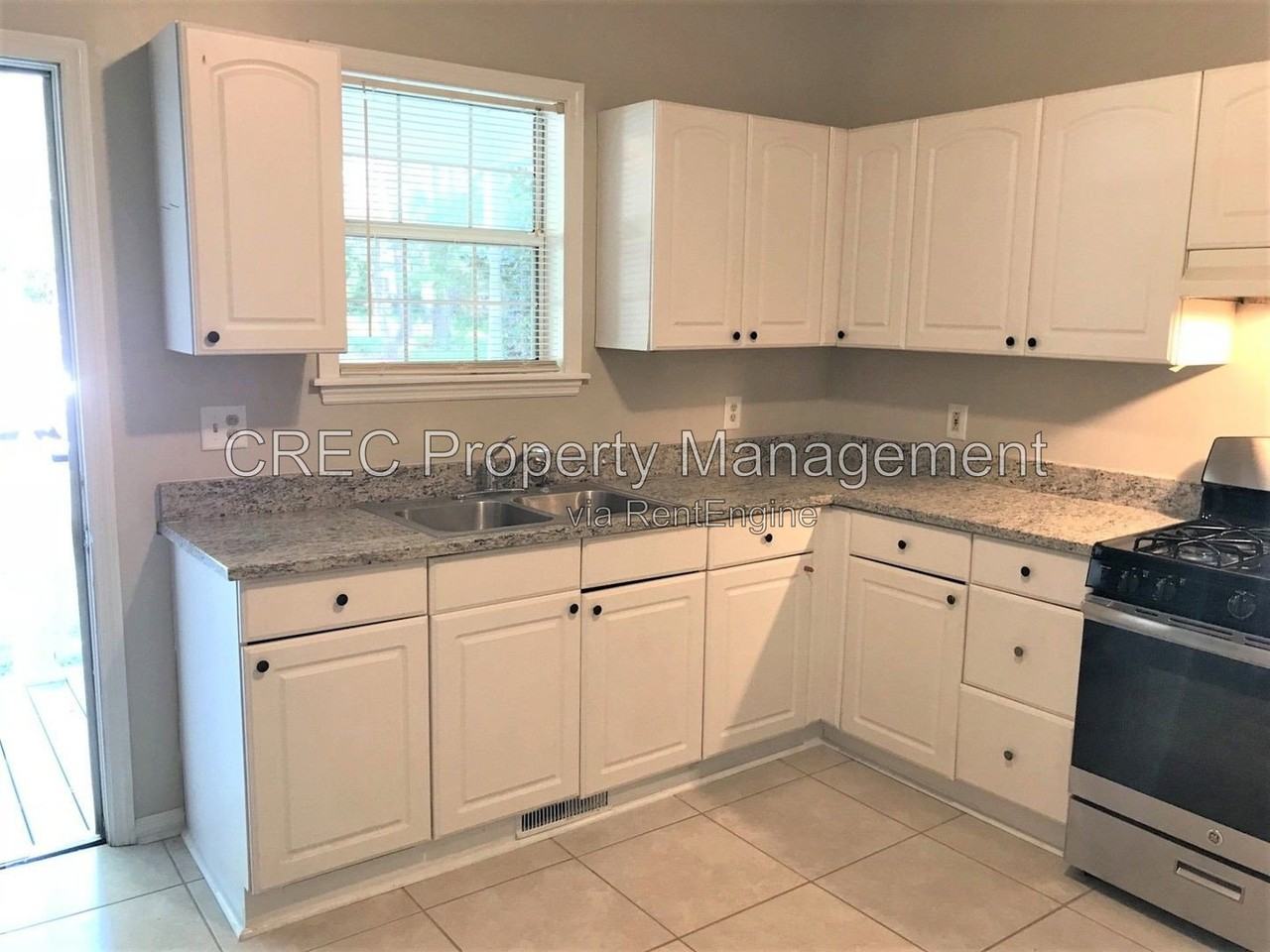 205 Foster St - Photo 3 of 17