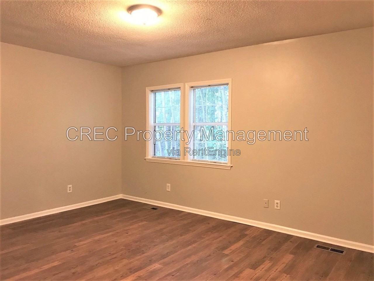 205 Foster St - Photo 5 of 17