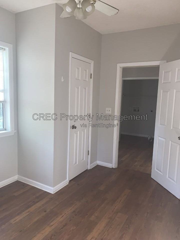 205 Foster St - Photo 6 of 17