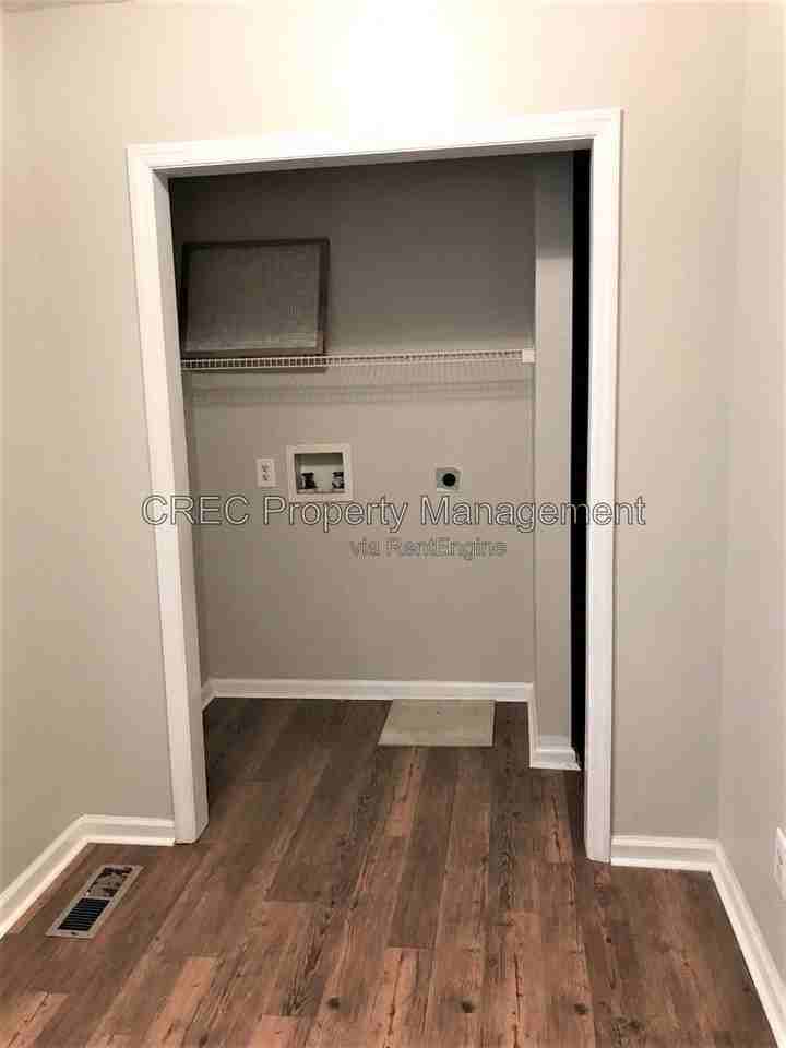 205 Foster St - Photo 7 of 17