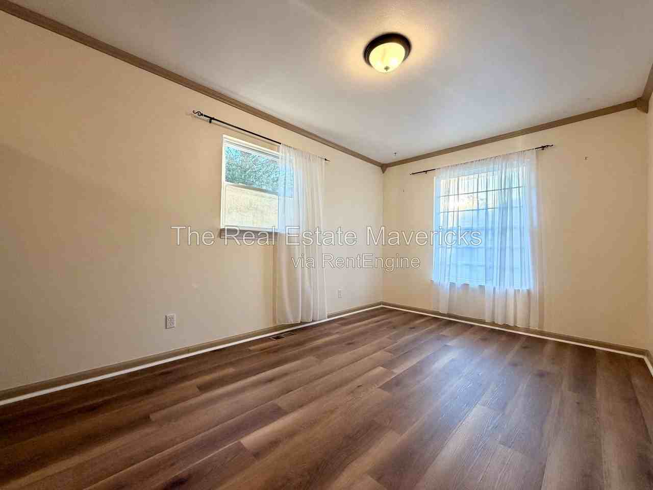 1145 Tamarack Trl - Photo 3 of 12