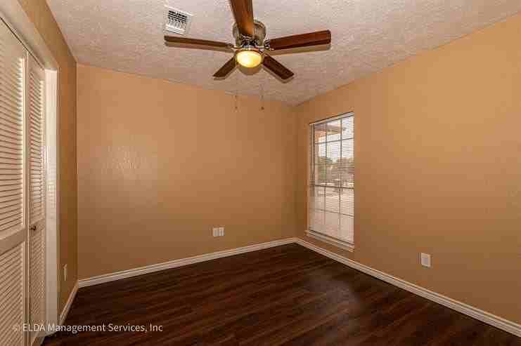 12834 Timothy Dr - Photo 4 of 23