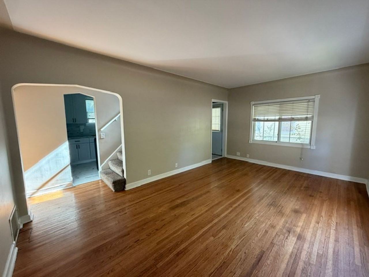 4014 Regent Ave N - Photo 5 of 20