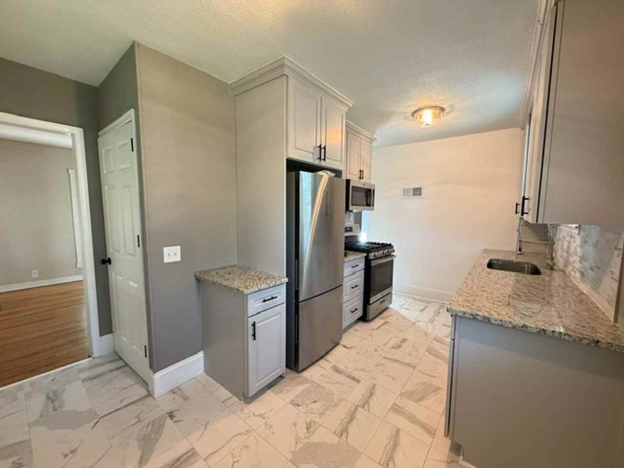 4014 Regent Ave N - Photo 7 of 20
