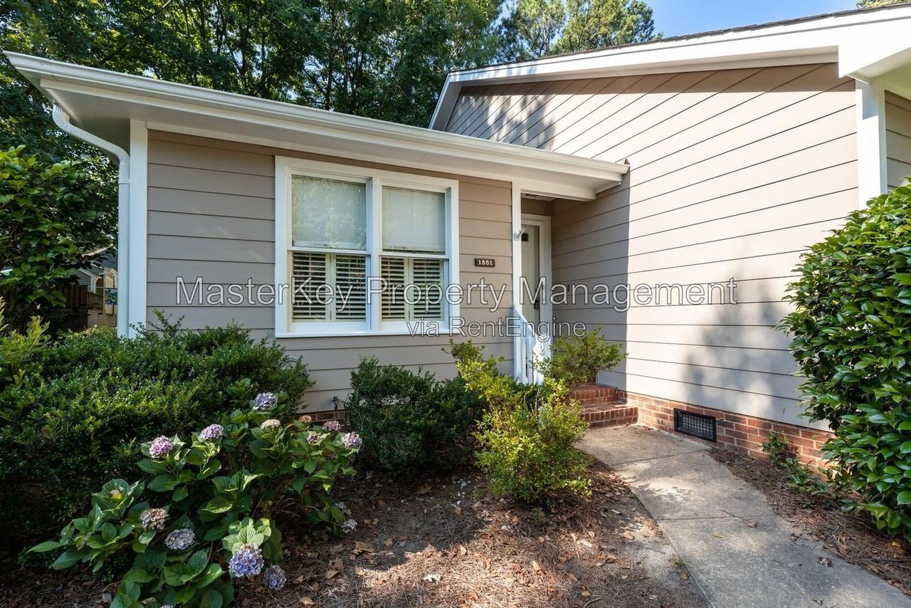 1551 Laureldale Dr - Photo 2 of 4