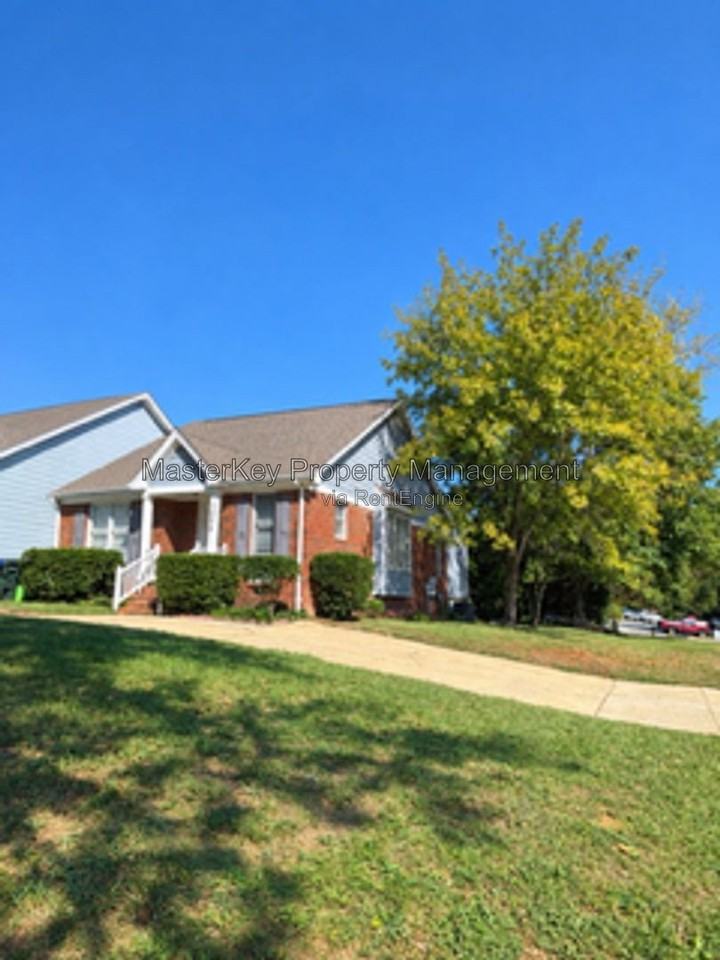 1900 Summerdale Dr - Photo 2 of 4