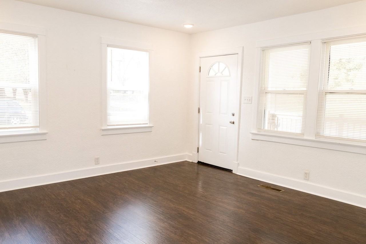 909 S Chattanooga St #B - Photo 3 of 15