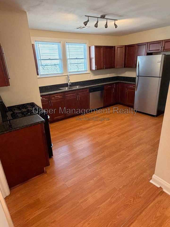 2123 Valence St - Photo 7 of 20