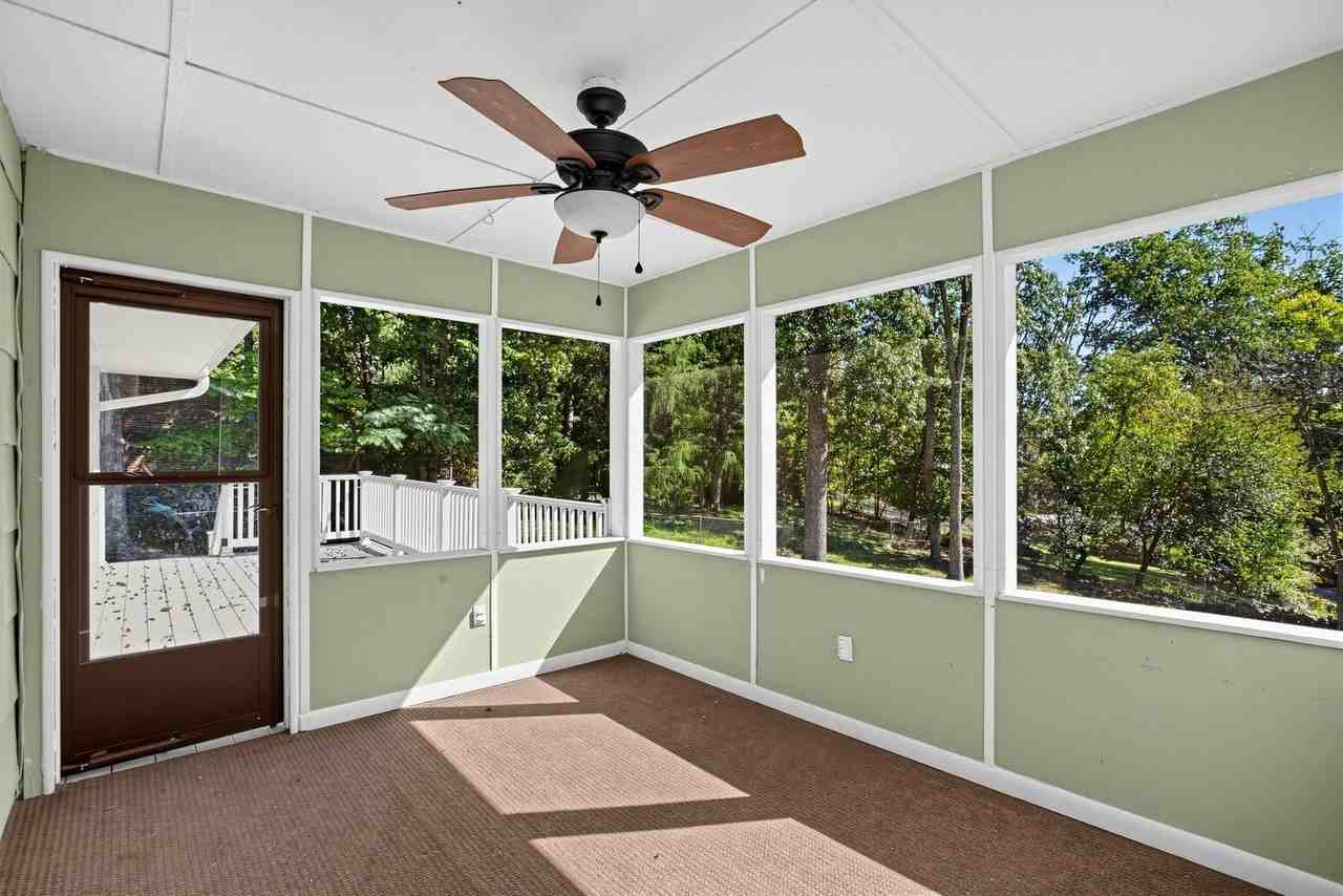 23064 Town Creek Dr - Photo 4 of 16