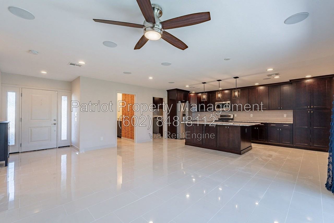 5514 N 79th Pl - Photo 6 of 42