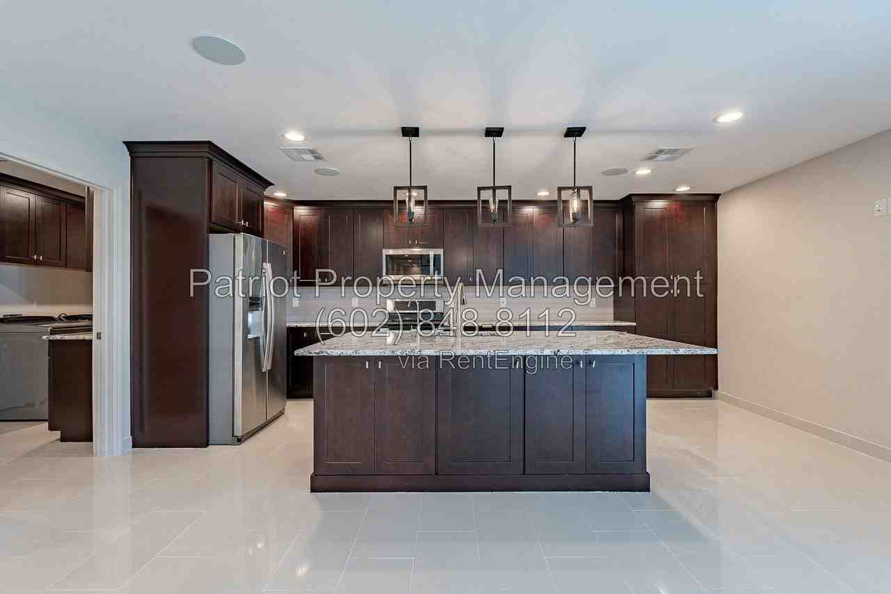 5514 N 79th Pl - Photo 7 of 42