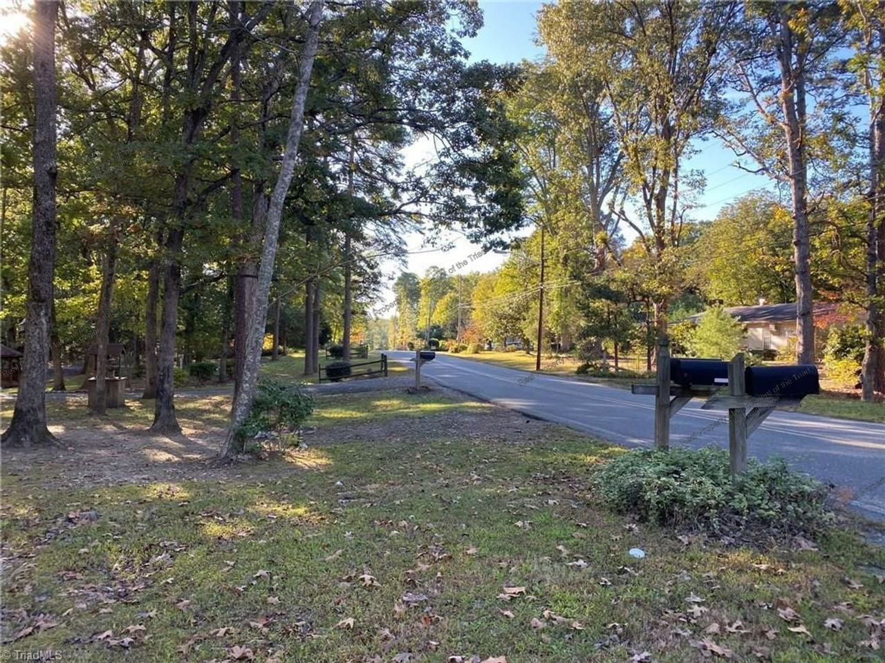 200 Idlewild Dr #B - Photo 2 of 23