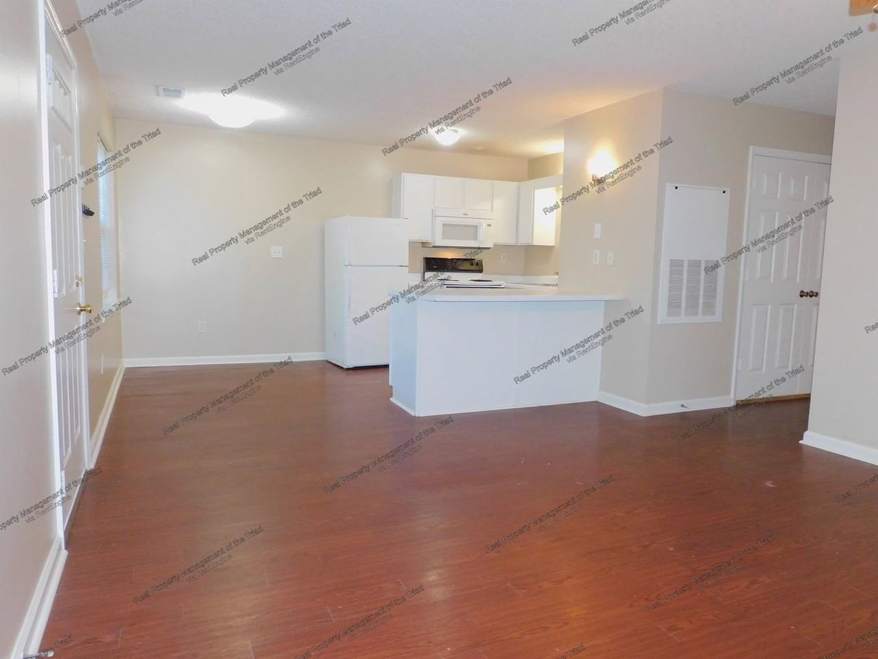 200 Idlewild Dr #B - Photo 3 of 23