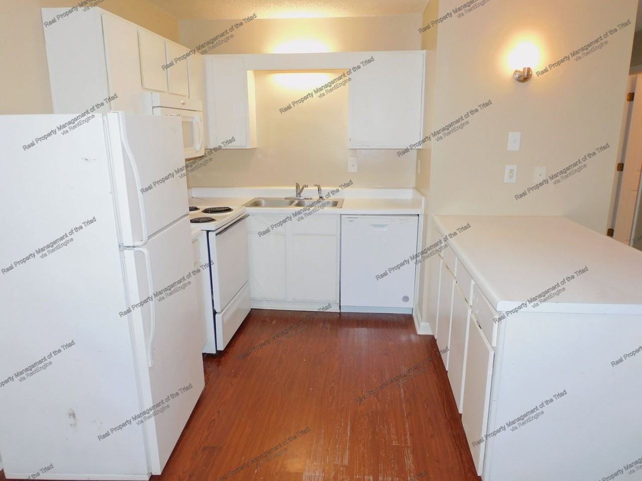 200 Idlewild Dr #B - Photo 4 of 23