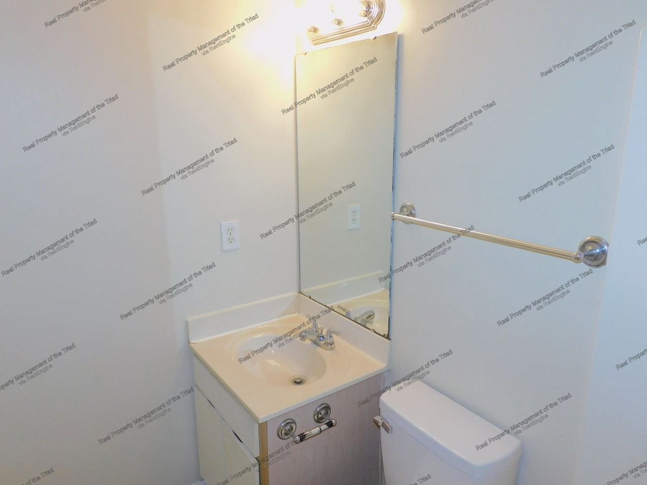 200 Idlewild Dr #B - Photo 7 of 23