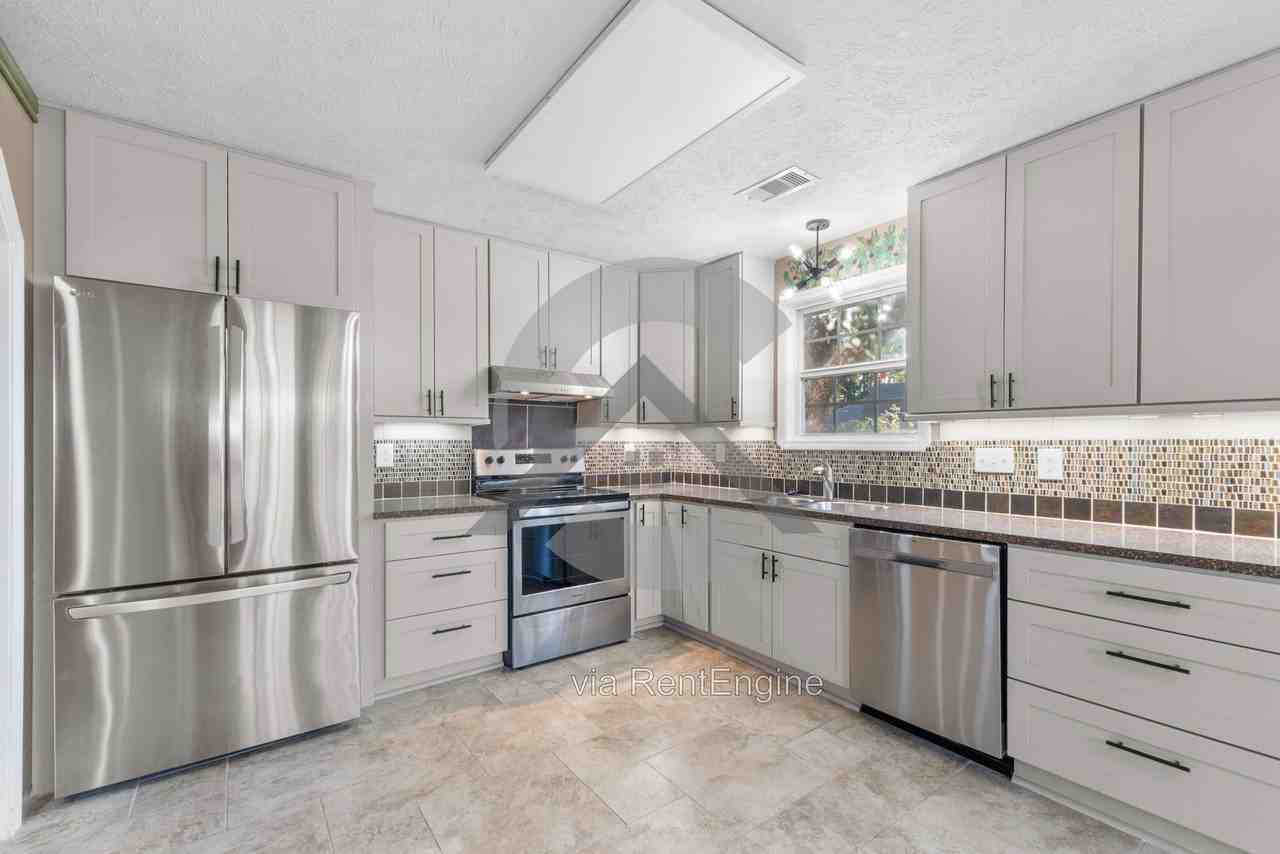 1660 Nighthawk Cir - Photo 5 of 18