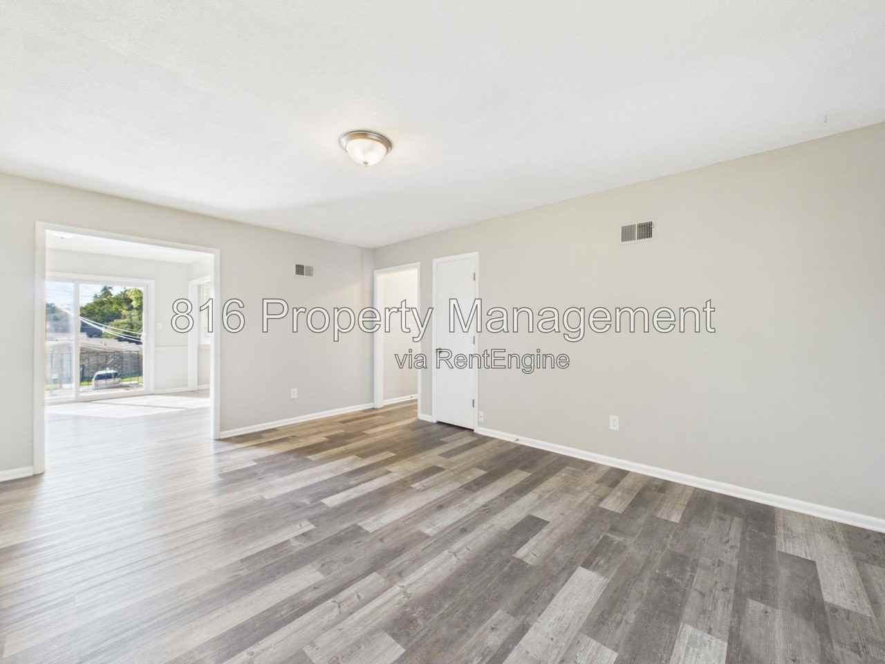 8040 Campbell St - Photo 3 of 17