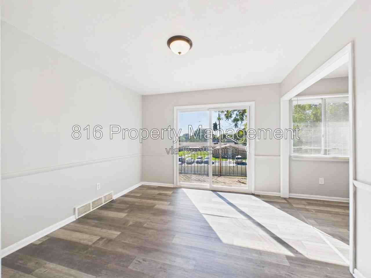 8040 Campbell St - Photo 4 of 17