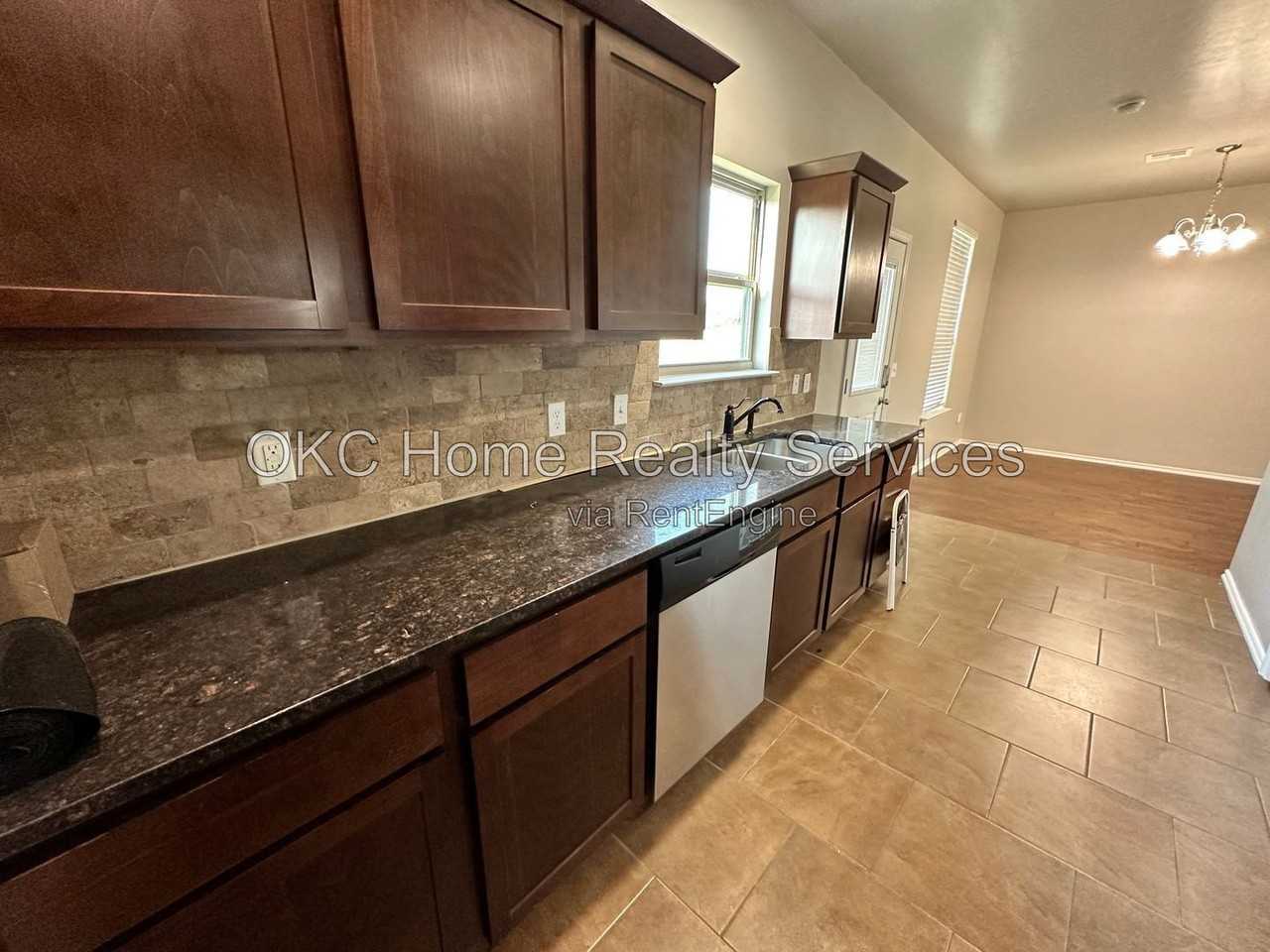 508 Sw 120th Ter - Photo 6 of 24