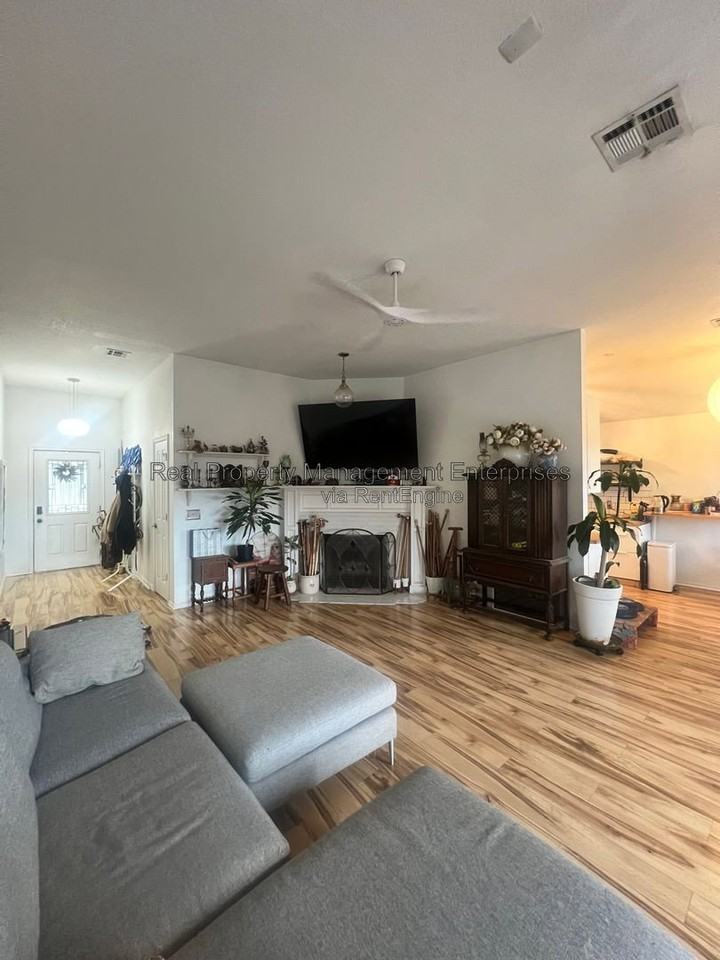 4225 Manhattan Dr - Photo 3 of 22
