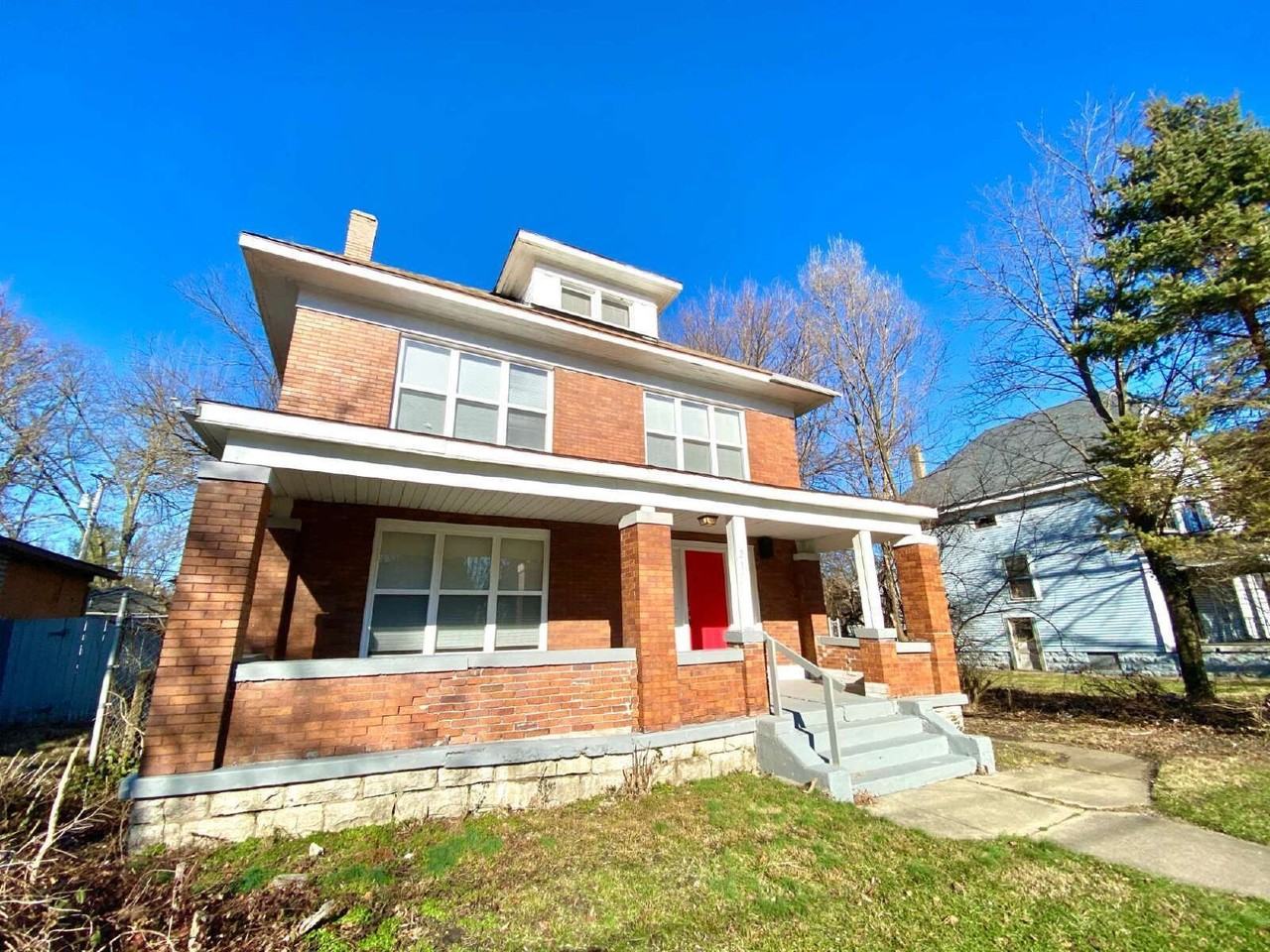 215 Lexington Ave - Photo 2 of 30